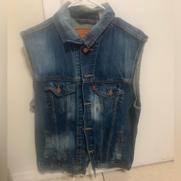 Levi’s sleeveless jeans jacket vest large. - Picture 1 of 3